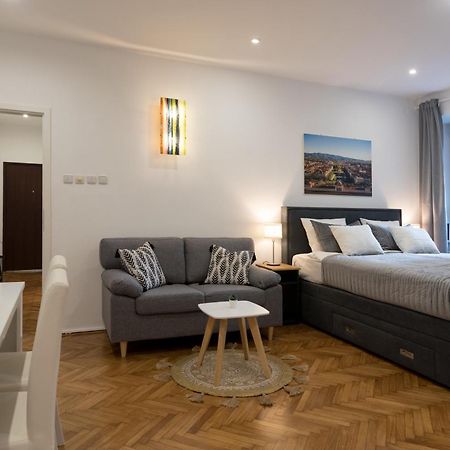 Like Home Zagreb Apartment Buitenkant foto