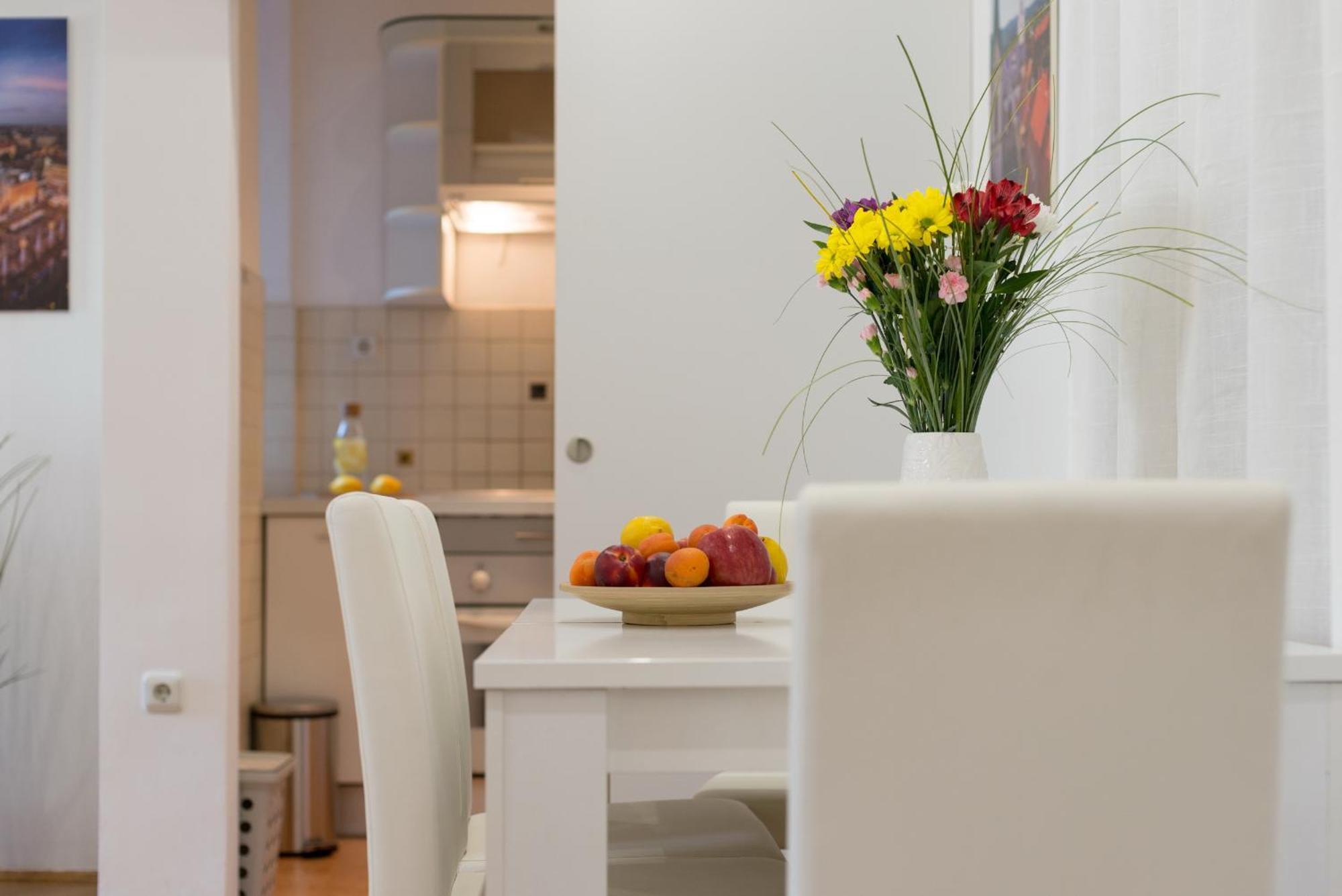 Like Home Zagreb Apartment Buitenkant foto