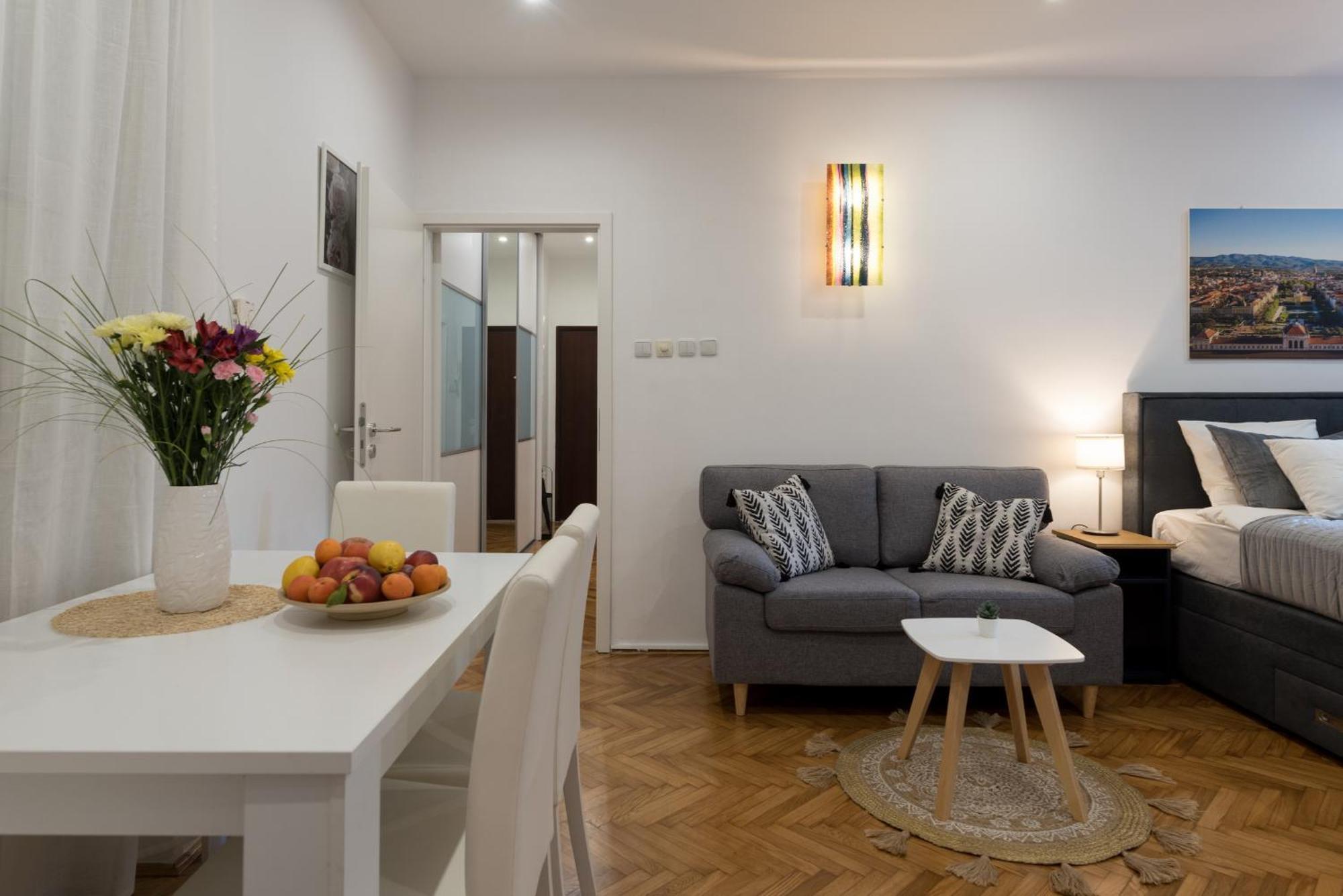 Like Home Zagreb Apartment Buitenkant foto